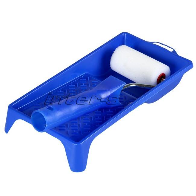 Foam roller set with paint tray