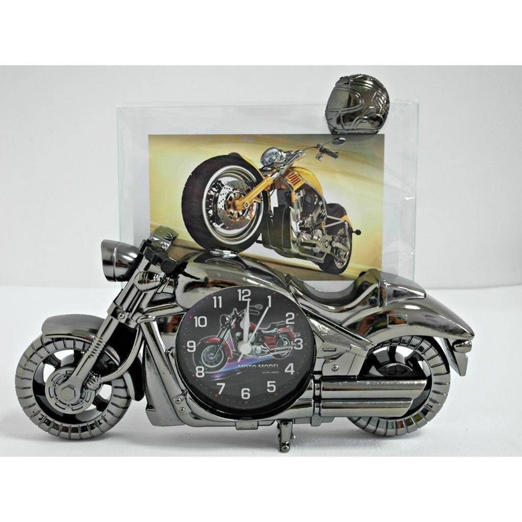 Motocykl z zegarem i ramką na zdjęcie