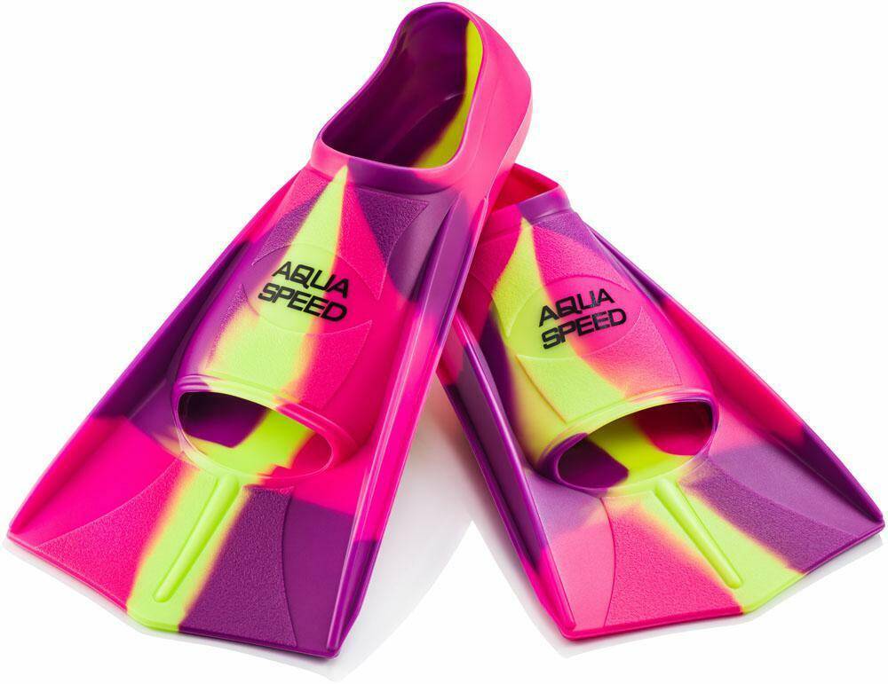 Training fins size 33-34 col. 93
