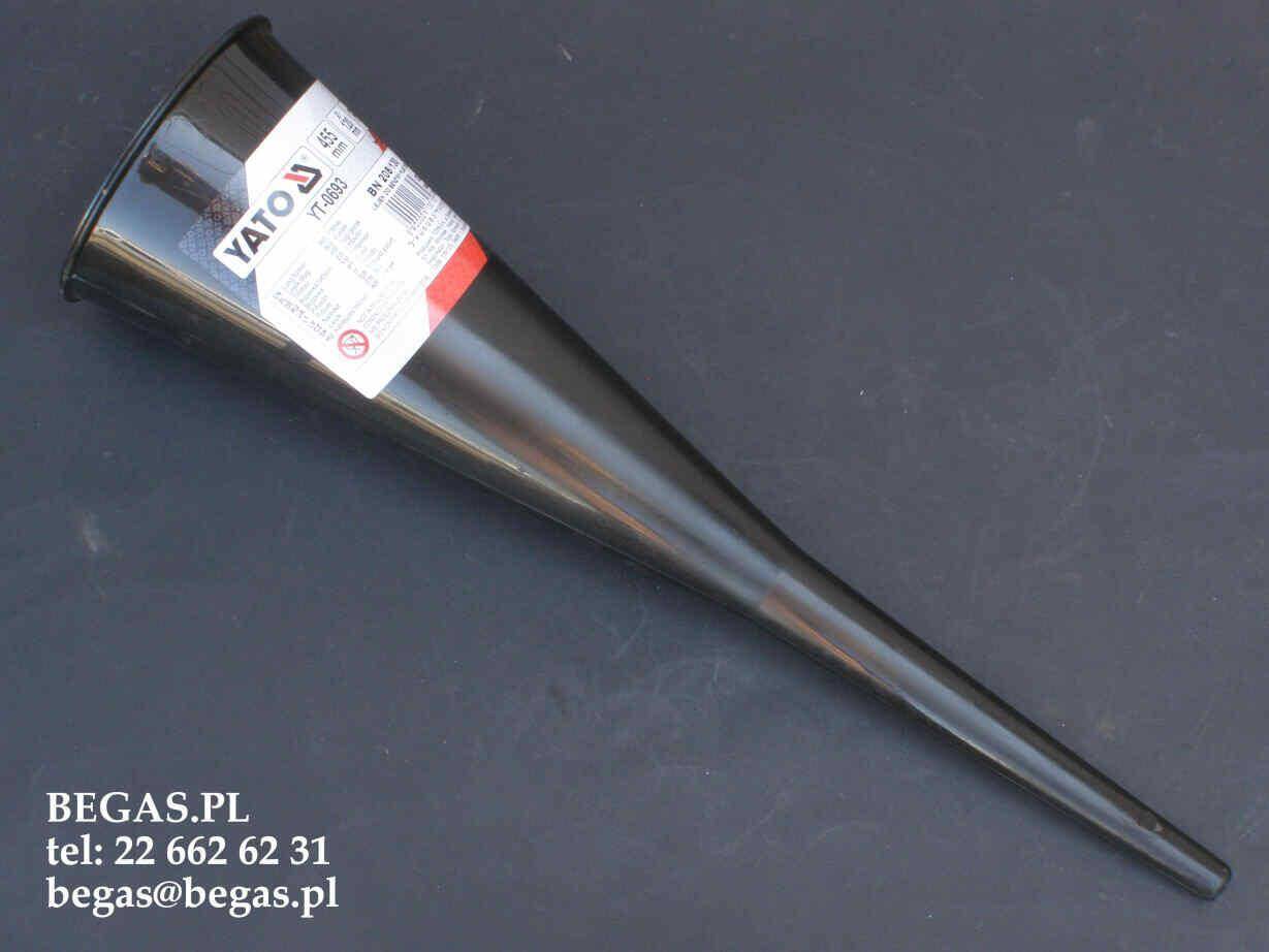 LEJEK DO BENZYNY PLAST.fi130mm L-445mm
