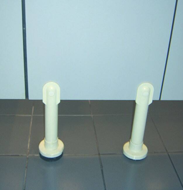 Noga do kabin WC Biała (Zdjęcie 3)