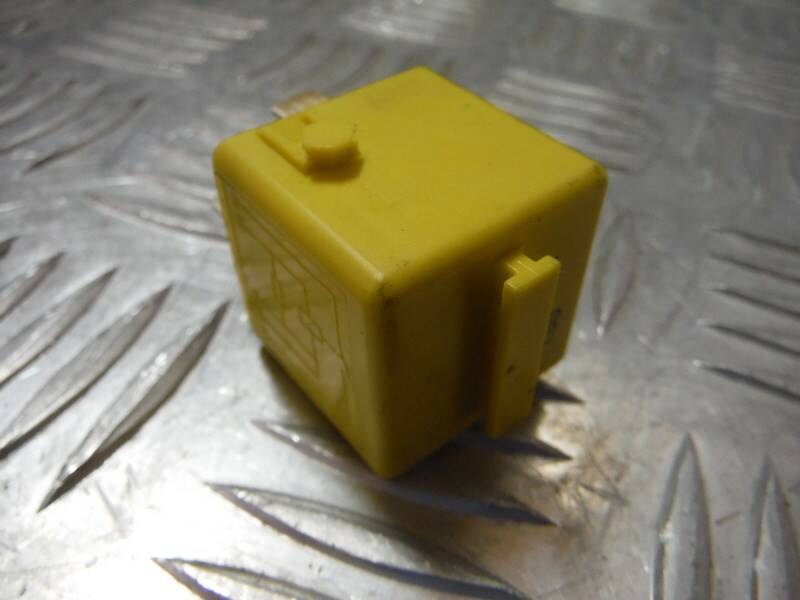 Przekaźnik żółty V23134-K52-X181
