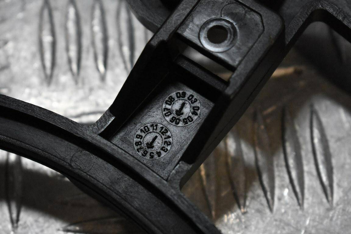 Osłona wewnętrzna licznika zegarów BMW (Zdjęcie 10)
