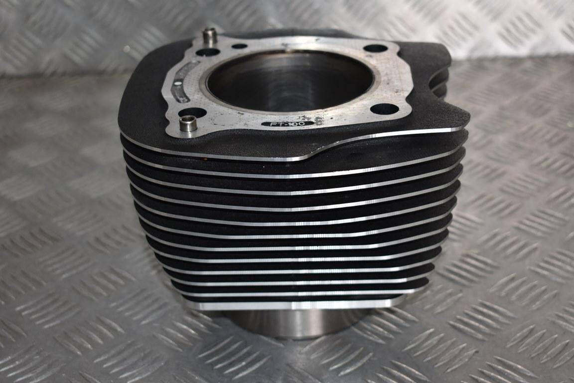 Cylinder z tłokiem przód 107`