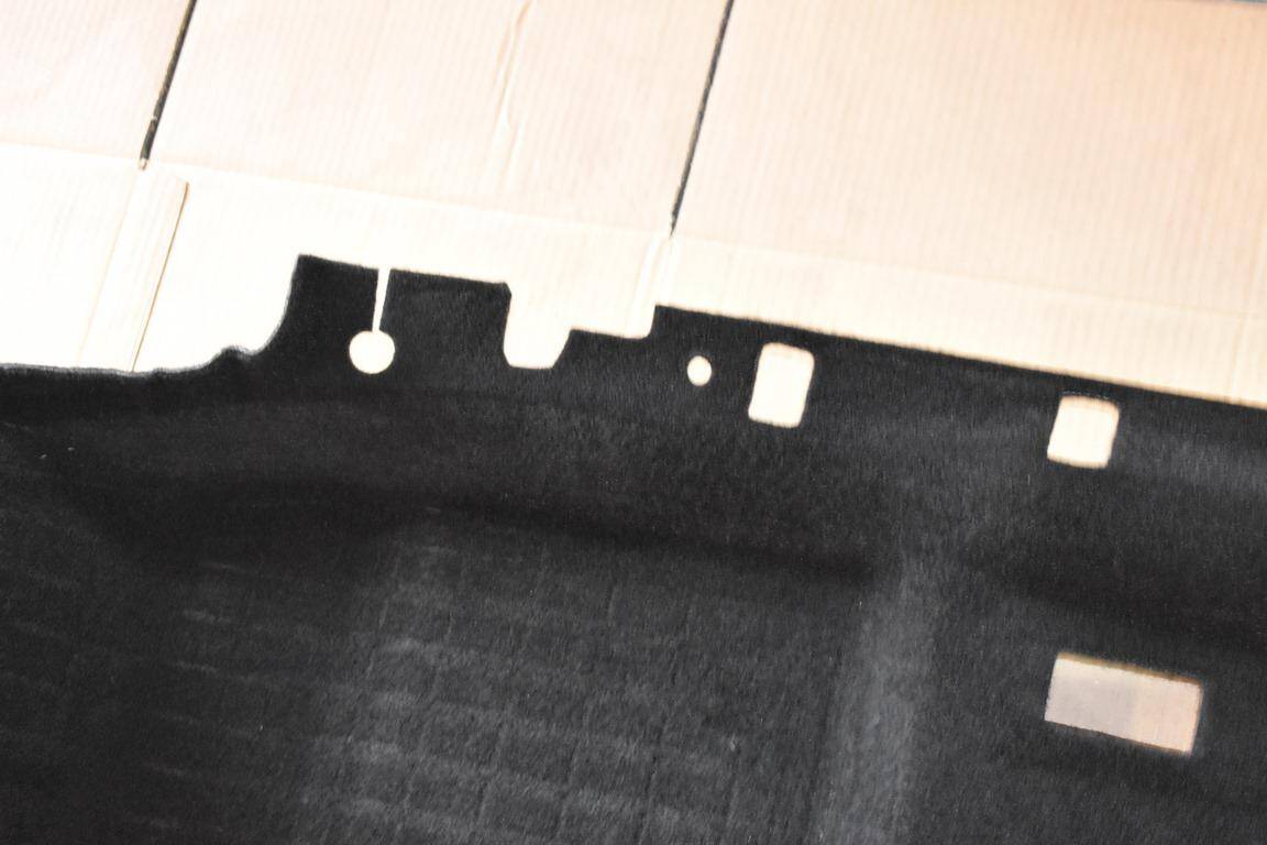 Dywan tapicerka wykładzina prawy przód (Zdjęcie 3)