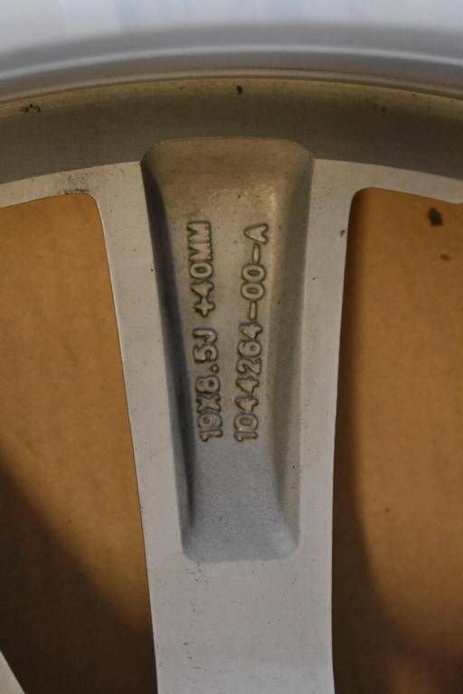 Felga 19x8.5 aluminiowa srebrna TESLA (Zdjęcie 5)