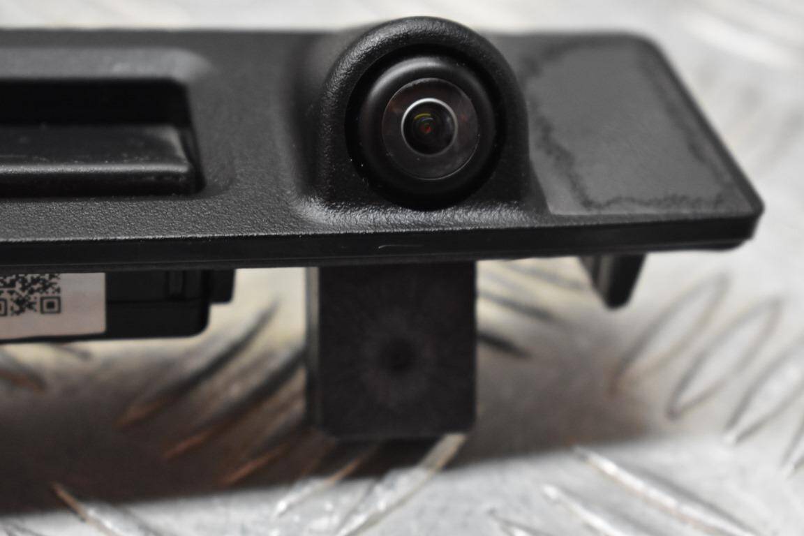 Przycisk klapy bagażnika kamera tył I (Zdjęcie 5)