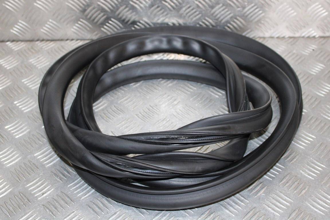 Rear Liftgate Trunk Tailgate Weatherstrip Rubber Seal