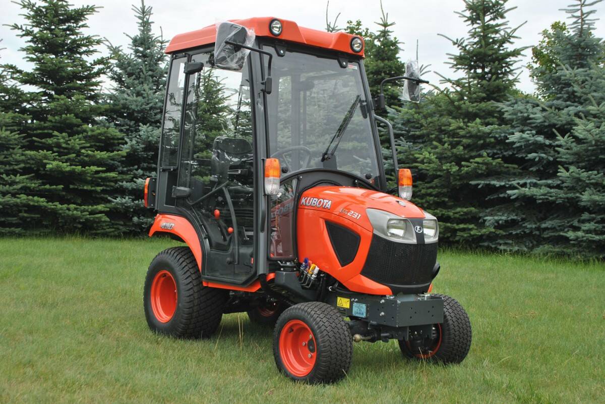 BX231 CAB PL - Traktor KUBOTA 23 KM, 4x4