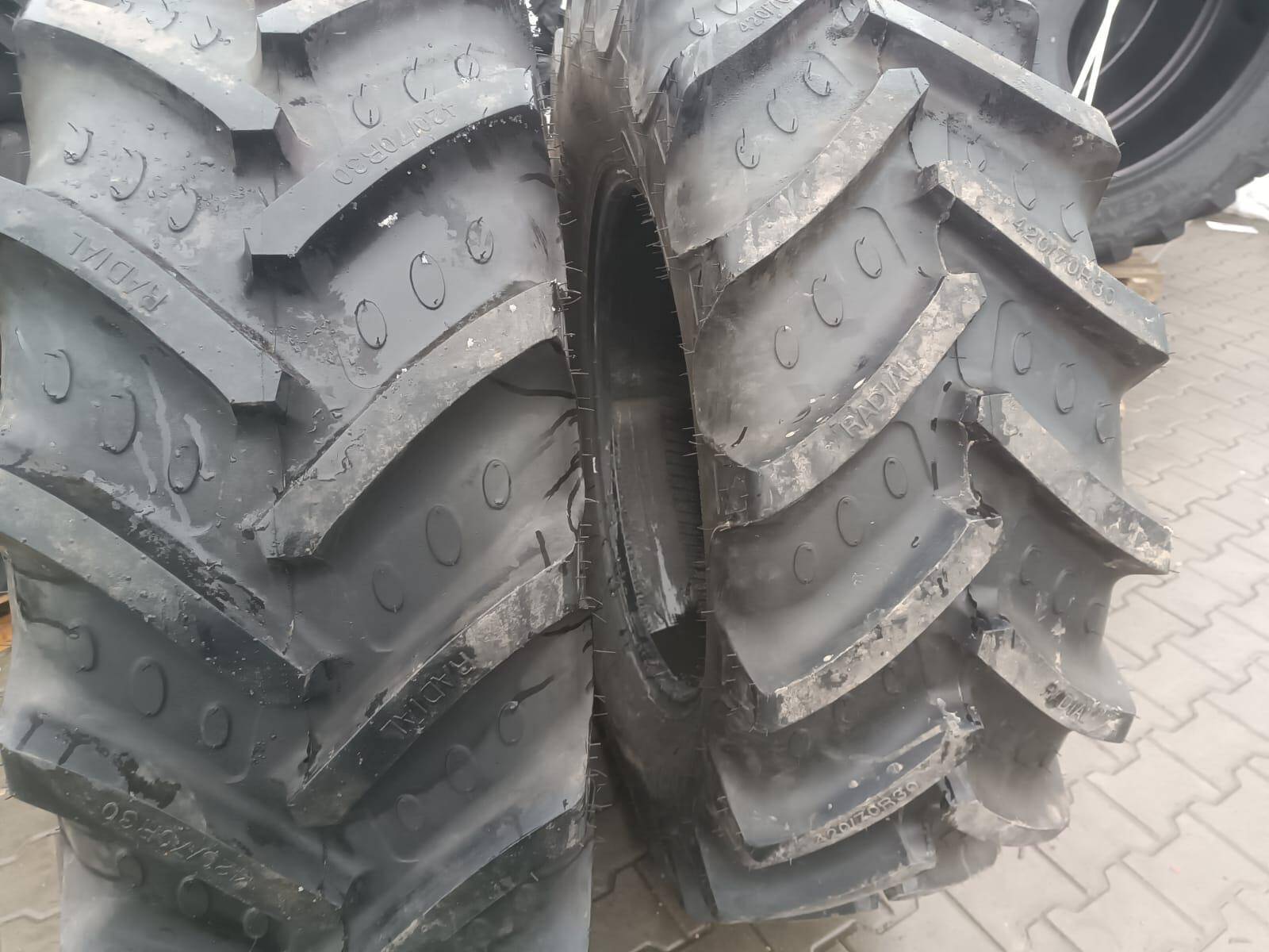 Opona 420/70R30 BKT Agrimax RT 765 demo