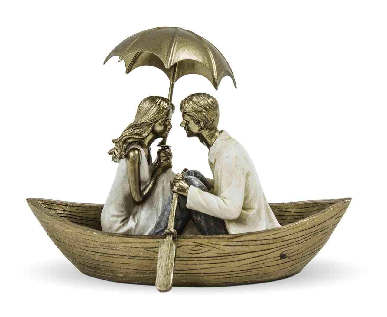 Figurka para w łódce z parasolem