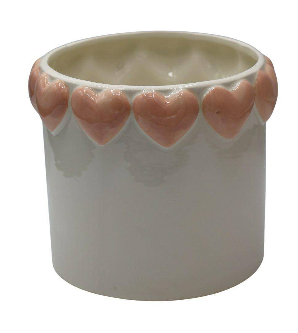 Doniczka ceramiczna z serduszkami