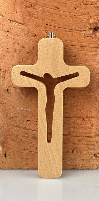 Krzyż drewniany jasny brąz