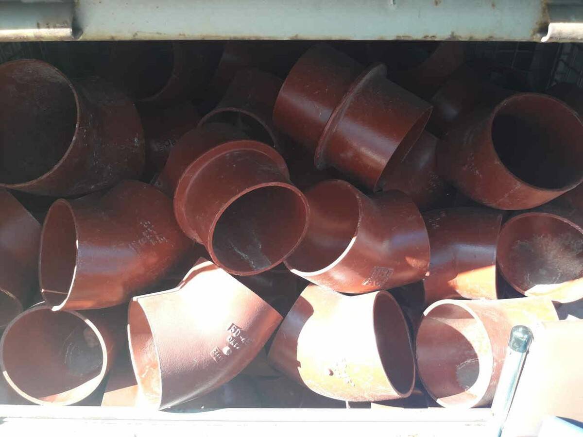 Kolano żeliwne bezkielichowe DN 150 x 45
