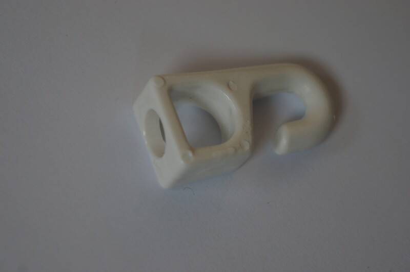 Haczyk plastikowy 6mm biały (Zdjęcie 3)