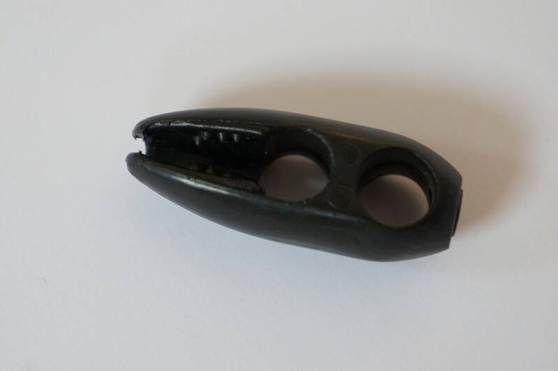 Knaga zaciskowa na gumę 4-5 mm (czarna) (Zdjęcie 2)