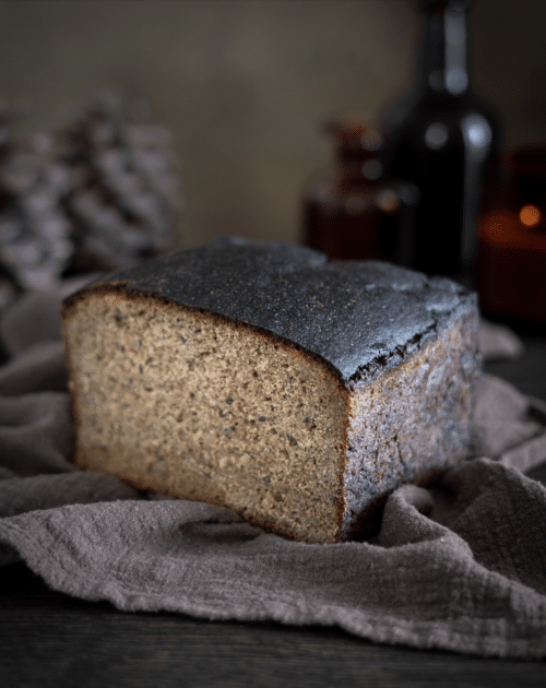 Pełnoziarnisty chleb żytni 800 g.
