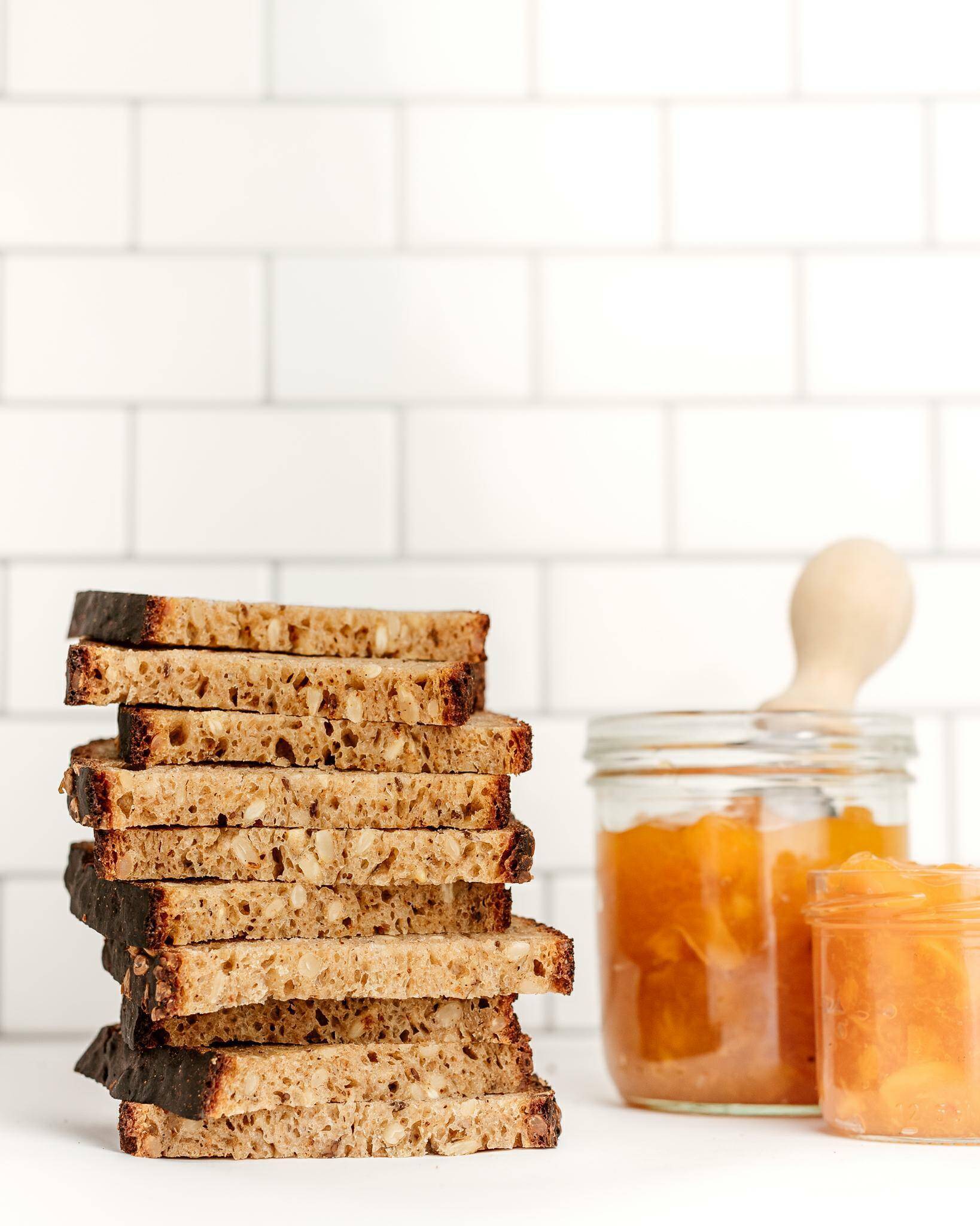 Domowy chleb ze słonecznikami i mąką (Zdjęcie 2)