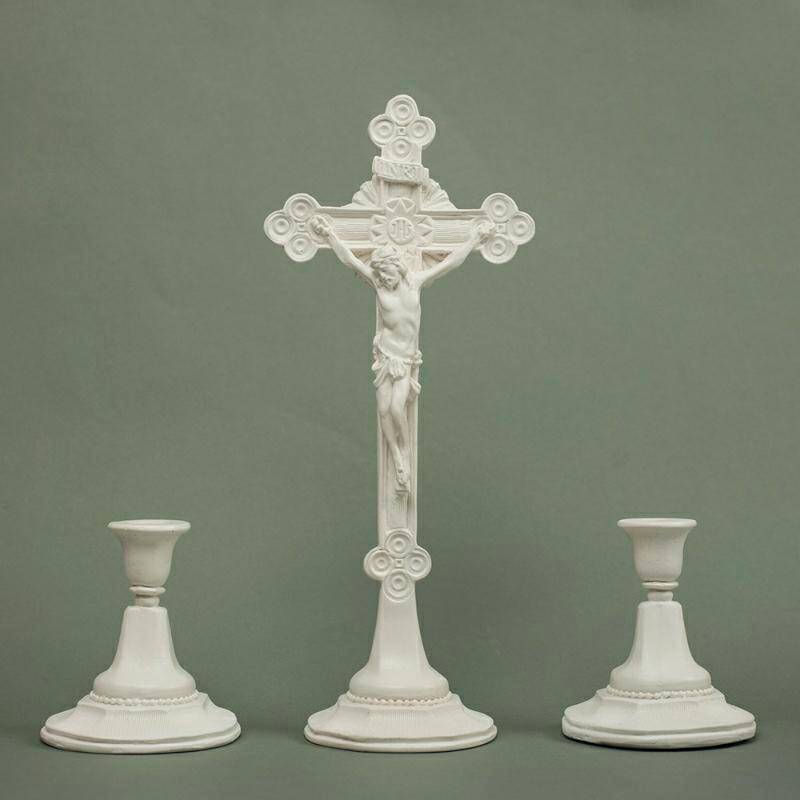 Krzyż stojący + świeczniki (biały) (Zdjęcie 1)