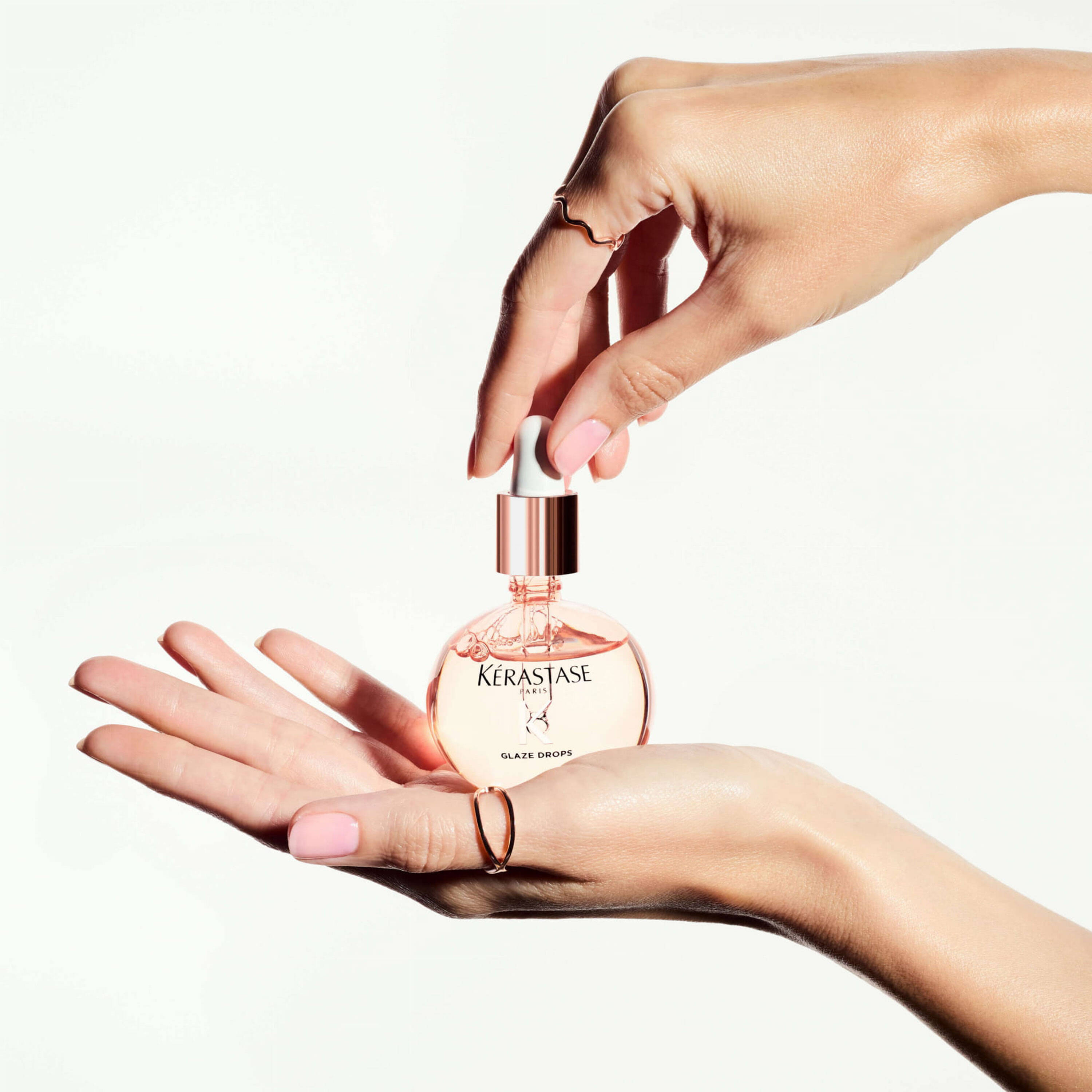 Kerastase-Gloss-Absolu-Nieobci%C4%85%C5%BCaj%C4%85cy-nab%C5%82yszczaj%C4%85cy-olejek-dla-d%C5%82ugich-i-pusz%C4%85cych-si%C4%99-w%C5%82os%C3%B3w
