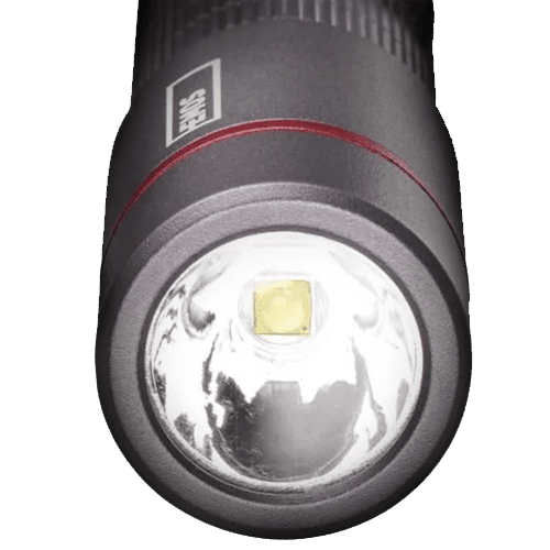 Widoczna dioda LED oraz szkło mineralne będące częścią latarki EMOS P3150.