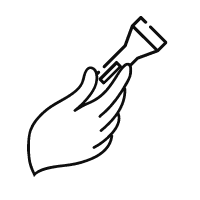 Dłoń trzymająca latarkę symbolizująca prostotę korzystania z funkcji focus w latarce Mactronic Falcon Eye ALPHA 2.3.