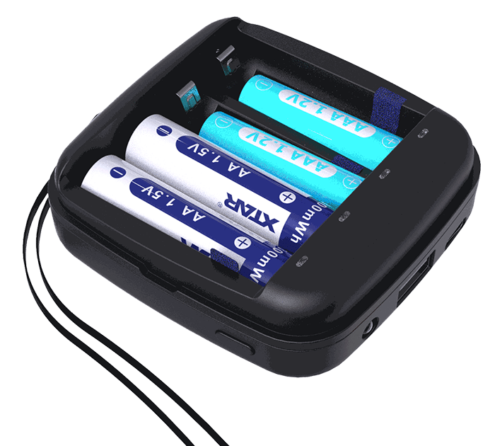 Ładowarka XTAR BC4, zaprezentowana na wprost z akumulatorami firmy XTAR.