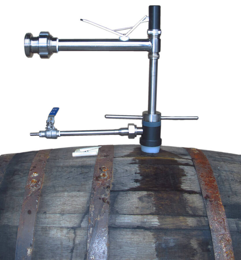 Bulldog barrel transfer tube for filling and empyting barrels, barriques