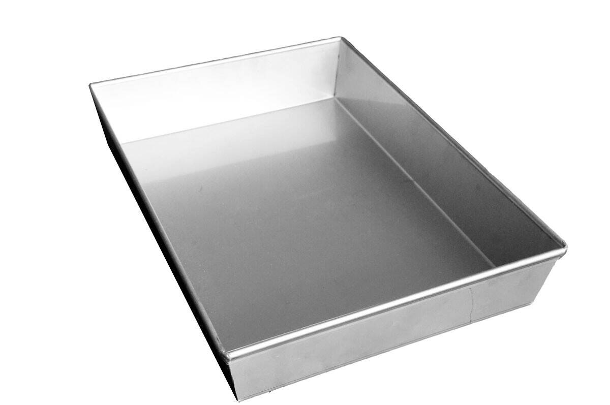A rectangular casserole baking pan made of durable material for baking delicious meals.