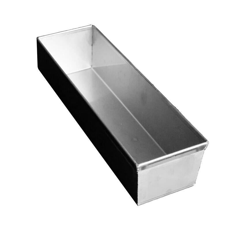 Oblong cake pan, great for creating rectangular desserts with its unique shape.