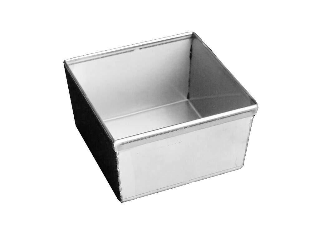 A square baking pan made of stainless steel, perfect for baking cakes, brownies, and other delicious treats.